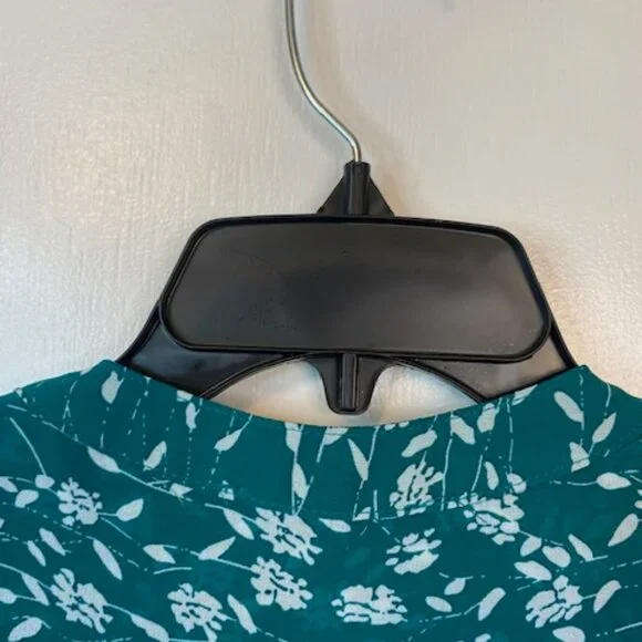 Fun 2 Fun Green lightweight floral top - Picture 6 of 7